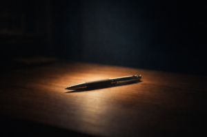 a pen on the table 